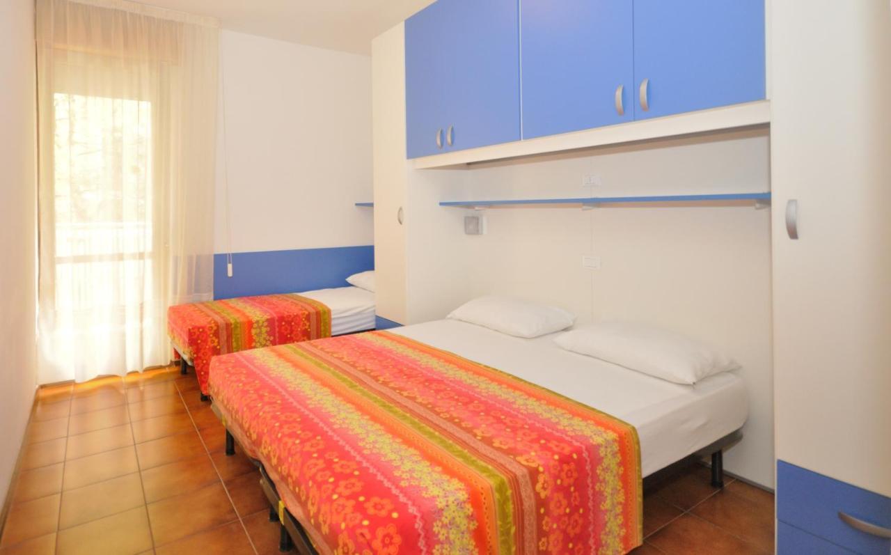Condominio Tiziano B Bibione Bagian luar foto