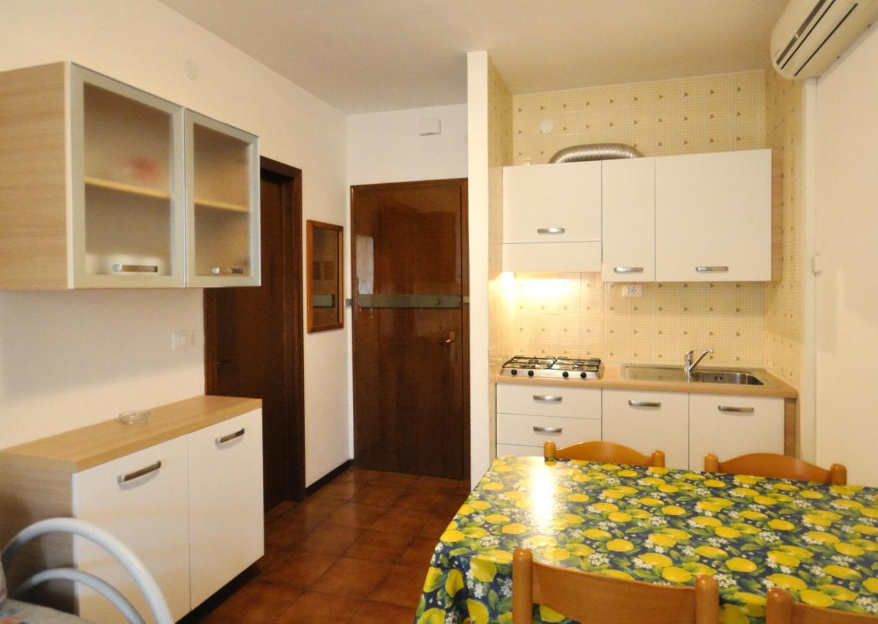 Condominio Tiziano B Bibione Bagian luar foto